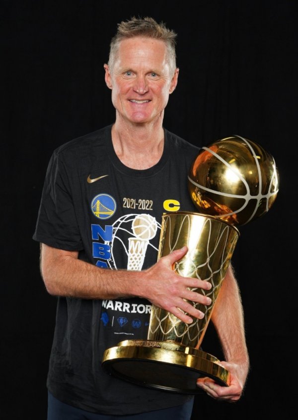 Chính thức NBA: Kerr đã giành 
