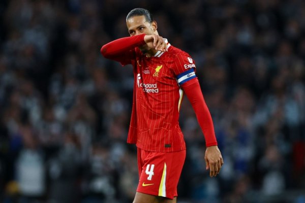 Van Dijk: Thật khó chịu khi ph