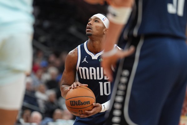 Kidd: Brandon Williams phải 
