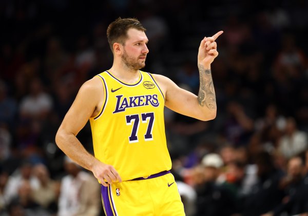 Who will assist Doncic? Đội 