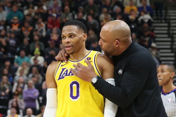 Hamm: Lakers bỏ trống đội hình