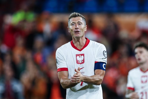 Lewandowski: De Jong có thể lè