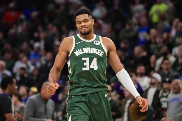 Mất điện hoàn toàn! Bucks khôn